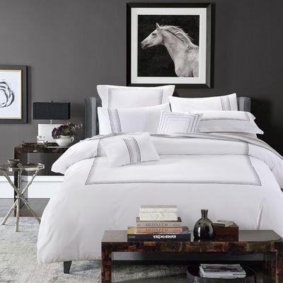 128x68 Densidade de tecido bordados Comodador branco conjuntos cobertor de edredão para roupa de cama de hotel