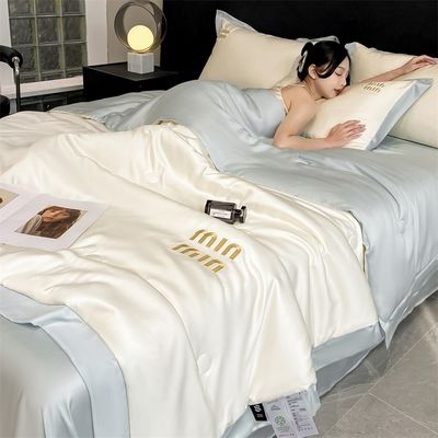 Casamento luxuoso Set de colcha de seda lavada em quatro peças e três peças para dormir confortável