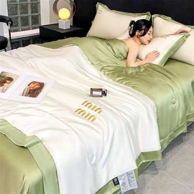 Casamento luxuoso Set de colcha de seda lavada em quatro peças e três peças para dormir confortável