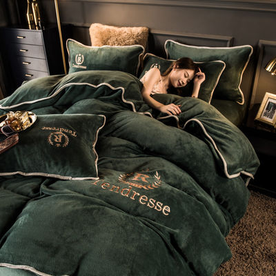 Set de roupa de cama de quatro peças com bordados e ligação de leite