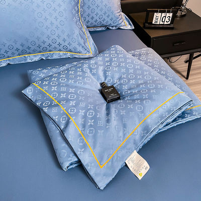 Confortável e respirável 200TC Satin Jacquard Quilt Set para noites de verão frescas
