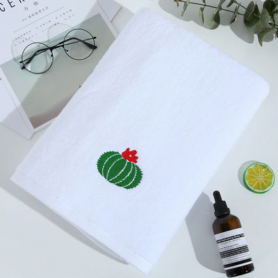 Toalha de banho branca macia e espessa feita de algodão puro com design de bordado personalizado