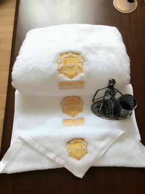 Tecido de algodão 100% cor sólida logotipo personalizado Toalha de banho para banheiro de hotel de luxo