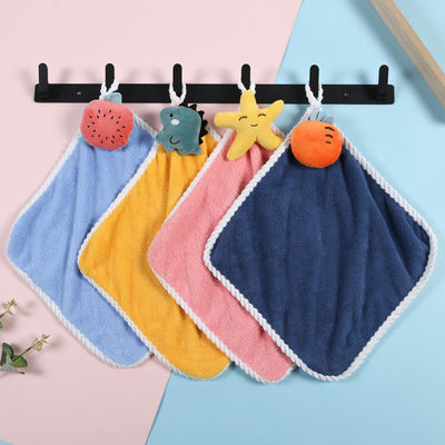 Toalha de veludo de coral suave e absorvente com gancho pendurado