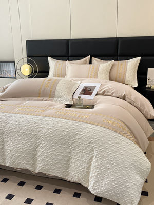 Kit de Casamento em Quatro Peças 2024 Classe A Relief Wash Silk Tencel Set com Design Geométrico