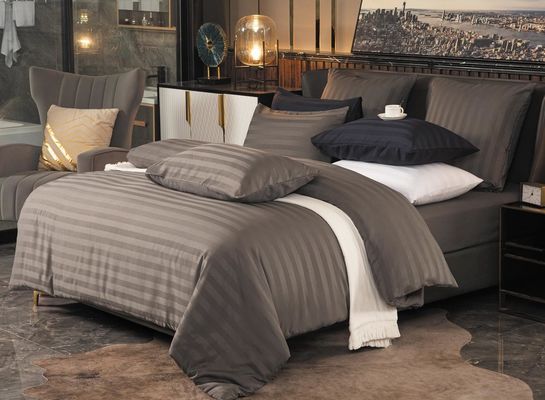 Cama de cama multifuncional 100% de poliéster de cetim com padrão de listras para casa ou hotel