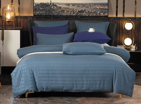 Cama de cama multifuncional 100% de poliéster de cetim com padrão de listras para casa ou hotel