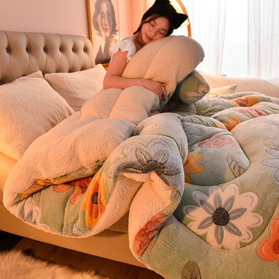 3 Grau de resistência à cor Quilt de fibra química macia Dimensões personalizadas para cobertura de cama de luxo