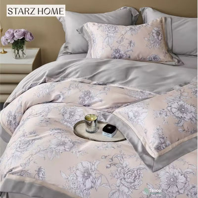Adicione um toque de elegância ao seu quarto com o nosso conjunto de roupa de cama floral impressa para todas as estações