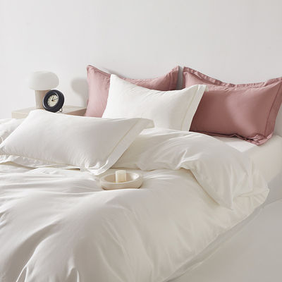 Transforme sua cama em um retiro de luxo com conjuntos de roupas de cama de algodão satinado e seda