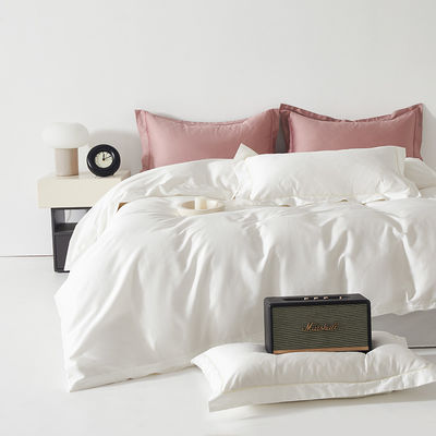 Transforme sua cama em um retiro de luxo com conjuntos de roupas de cama de algodão satinado e seda
