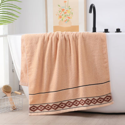 Uma toalha de banho rectangular de cor sólida para banho de adultos uma toalha publicitária de substituição
