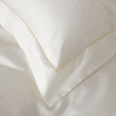 Transforme sua cama em um retiro de luxo com conjuntos de roupas de cama de algodão satinado e seda