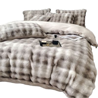 Luxo e calor com um conjunto de roupas de cama de pele de coelho de veludo de leite sustentável