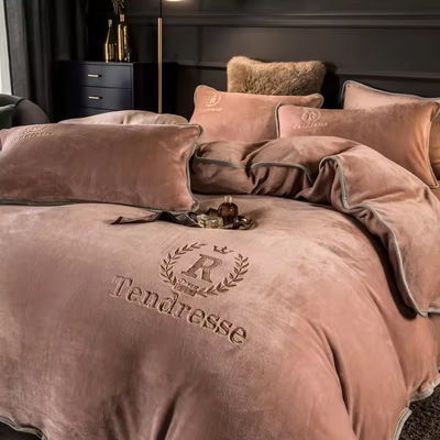 Conjunto personalizado de roupa de cama de veludo de leite sólido