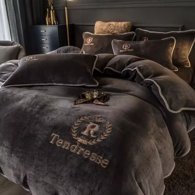 Conjunto personalizado de roupa de cama de veludo de leite sólido