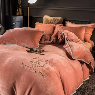 Conjunto personalizado de roupa de cama de veludo de leite sólido