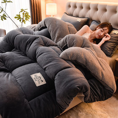 Coloração personalizada Quilt de fibras químicas moles para roupas de cama de lã de cordeiro aquecida espessada