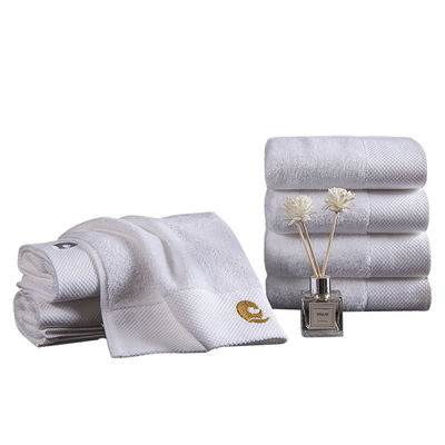 Toalha de banho de algodão branco de alta qualidade perfeita para hotel de cinco estrelas e salão de beleza