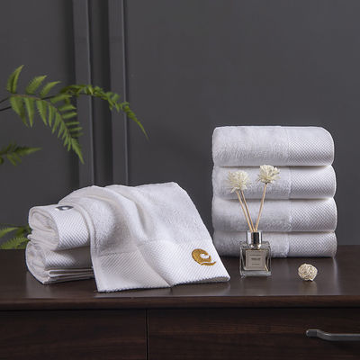 Toalha de banho de algodão branco de alta qualidade perfeita para hotel de cinco estrelas e salão de beleza