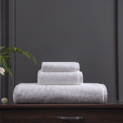 Toalha de banho de algodão branco de alta qualidade perfeita para hotel de cinco estrelas e salão de beleza