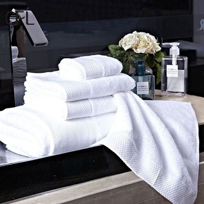 Luxo 100% de algodão branco Banho Toalha para o rosto com logotipo de bordado personalizado 70 * 140cm