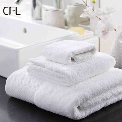 Luxo 100% de algodão branco Banho Toalha para o rosto com logotipo de bordado personalizado 70 * 140cm