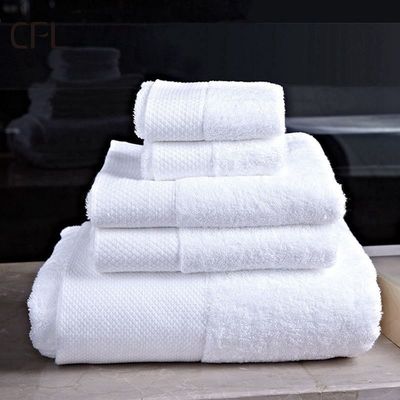 Luxo 100% de algodão branco Banho Toalha para o rosto com logotipo de bordado personalizado 70 * 140cm