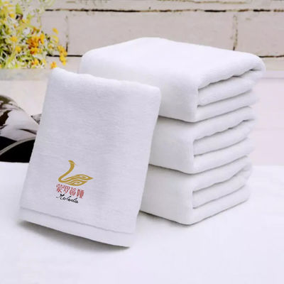 Luxo 100% de algodão branco Banho Toalha para o rosto com logotipo de bordado personalizado 70 * 140cm