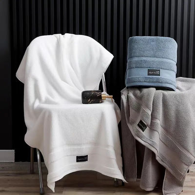 Conjunto de toalhas de hotel de luxo de algodão puro com padrão de listras grossas e design Jacquard