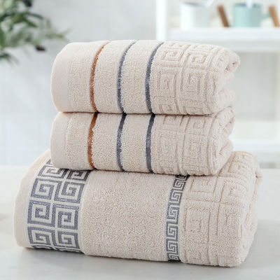 Toalha de banho de algodão essencial com absorção de água forte e logotipo personalizado
