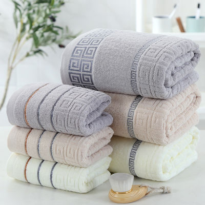 Toalha de banho de algodão essencial com absorção de água forte e logotipo personalizado