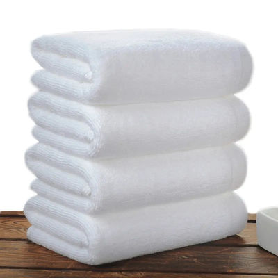 Hotel branco personalizado exclusivamente para toalha de banho espessada 100% absorvente de algodão