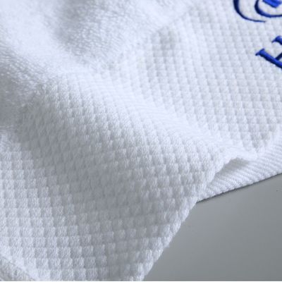 Hotel branco personalizado exclusivamente para toalha de banho espessada 100% absorvente de algodão