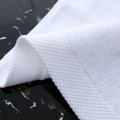 Hotel branco personalizado exclusivamente para toalha de banho espessada 100% absorvente de algodão