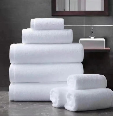 Hotel branco personalizado exclusivamente para toalha de banho espessada 100% absorvente de algodão