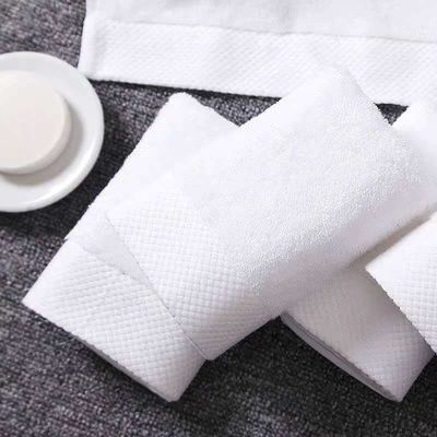 Experimente o melhor do Spa da Casa e do Hotel com o nosso conjunto de toalhas de banho de algodão branco