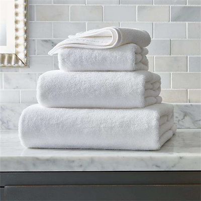 Experimente o melhor do Spa da Casa e do Hotel com o nosso conjunto de toalhas de banho de algodão branco
