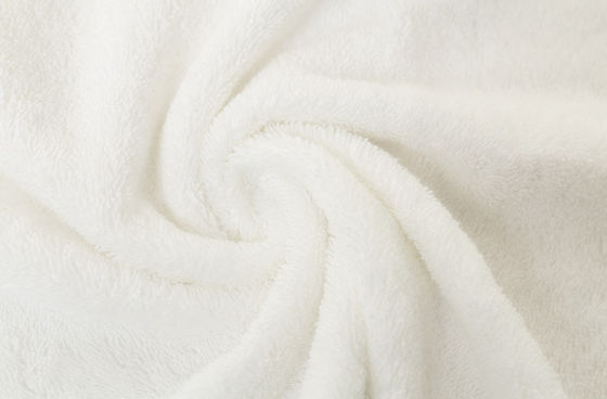 Experimente o melhor do Spa da Casa e do Hotel com o nosso conjunto de toalhas de banho de algodão branco