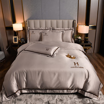 Logotipo personalizado Set de roupa de cama de poliéster bordado de inverno lavado de seda para cor sólida