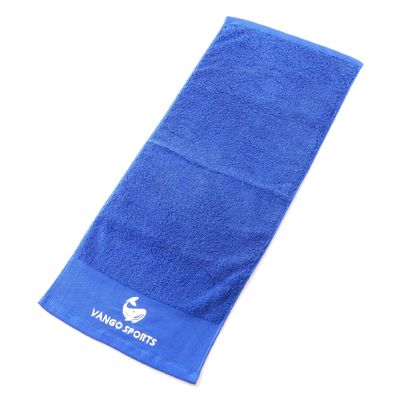 Toalha de algodão personalizada absorve água de forma eficiente e não deixa linto atrás