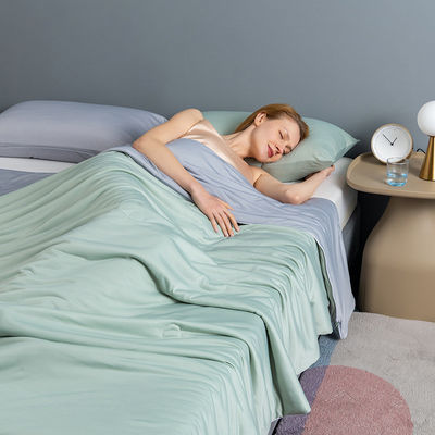 Colar de Verão Comforter Microfiber Quilt com seda de bambu popular em cores personalizadas