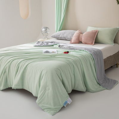 Colar de Verão Comforter Microfiber Quilt com seda de bambu popular em cores personalizadas