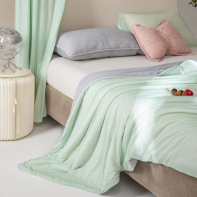Colar de Verão Comforter Microfiber Quilt com seda de bambu popular em cores personalizadas