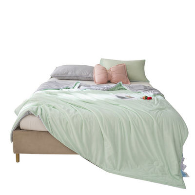 Colar de Verão Comforter Microfiber Quilt com seda de bambu popular em cores personalizadas