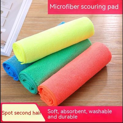 Soluções de limpeza sustentáveis 40x40 Relógio de limpeza de microfibra colorido com detalhes do carro