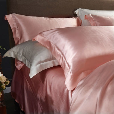 Experimente o conforto com os nossos conjuntos de roupas de cama 100% de seda pura