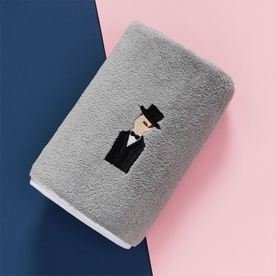 Opção de material de microfibra de luxo personalizar logotipo bordado hotel banho toalha de presente
