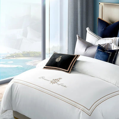 Conjunto de roupa de cama de hotel de algodão personalizado com logotipo de bordado de luxo e estilo europeu Percale