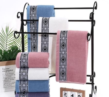 Toalha de banho de padrão Jacquard de cor simples feita de 100% de algodão puro